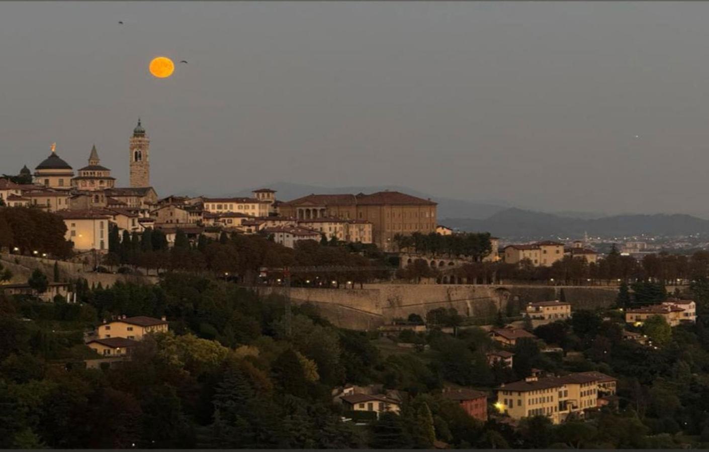 Casa Vacanze Margarita Bergamo Bagian luar foto